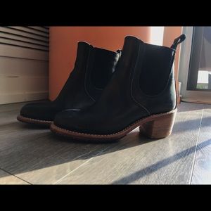 Black Leather Red Wing Boots 6B Made in USA